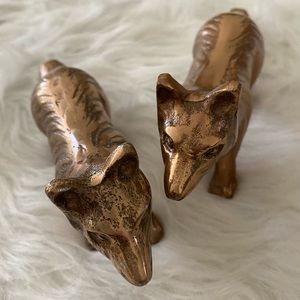 2 bronze color foxes